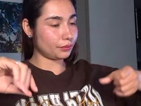 Me encantan las personas consideradas, las palabras amables y las miradas que lo dicen todo. Aprecio la conexión genuina, la dulzura con un toque de picardía y a quienes disfrutan cada momento.