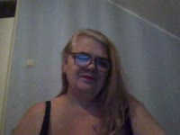 . Zwoel & Open-minded
Altijd nieuwsgierig, nooit veroordelend.
Jij fantaseert – ik laat het gebeuren.
Laat los... en laat mij je verrassen.