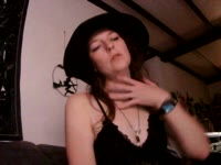 I am a nice woman, who wants to meet new people.i am a goth woman, with witchy vibes.