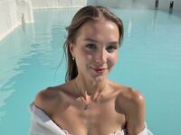 cam girl playing with sextoy MinaWane