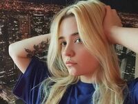 webcam pic MonnieMoniz