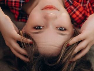 camslut showing tits AnnAmour