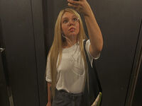 camslut showing tits AnnaSebastian