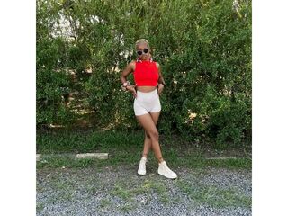 naked girl with webcam masturbating with dildo BellzRosee