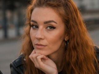 cam girl showing tits BonnieHansen