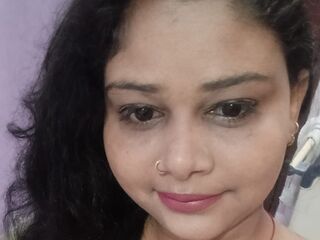 camslut showing pussy CurvySoniya