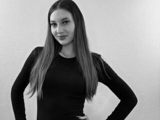 camslut showing pussy DaynaNicholls