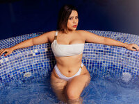 naughty camgirl masturbating with vibrator DeisyNuman