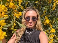 cam girl masturbating with sextoy DelaineClowerd