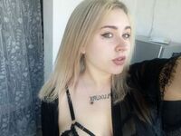 girl topless DinahSalimas