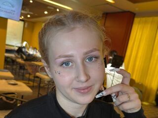 camgirl masturbating with dildo EmelinaKrider