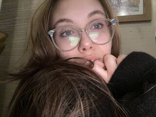 mastubating web cam girl EmilyLoven