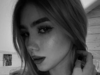 naked camgirl fingering pussy EmmaBlond