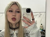 naked cam girl masturbating with sextoy EmyYummi