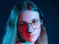 masturbating webcamgirl EvelyneSchroff