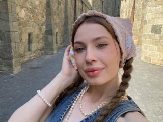 camslut showing tits GlindaSankar