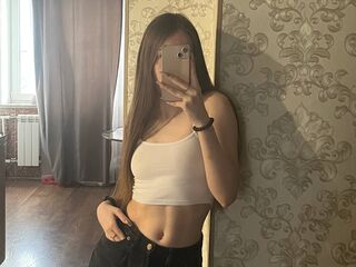 cam girl playing with vibrator HilaryLukas