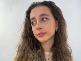 camgirl showing pussy KamiZinni