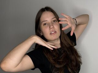 camslut showing tits KasandraVewer