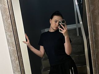 webcam babe chat room KiraBentley
