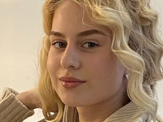 cam girl playing with sextoy LaniePlewa