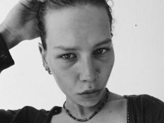 nude webcam LeeanneYepes