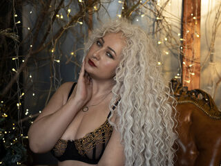 camgirl fingering bald pussy LilitLang