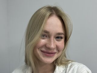 nude webcam girl pic LisanLee