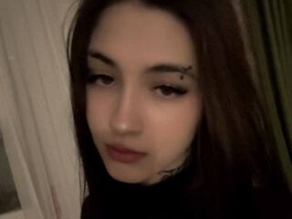closeup web cam LucindaNatani