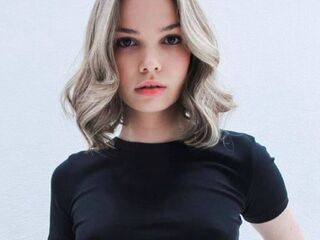 naked cam girl masturbating with vibrator MarielMessina