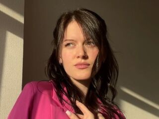 fingering cam girl MaudGuerrido