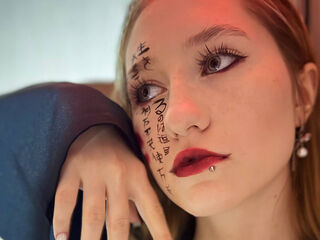 camgirl masturbating with sextoy MistyColacone