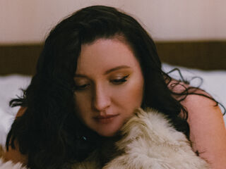 cam girl playing with dildo MonicaBare