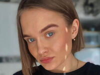 free nude webcam MyriamQuinnan