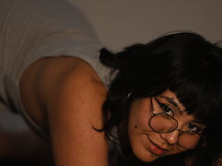 camgirl fingering pussy NoemieBlanche