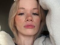 naked girl with webcam masturbating with dildo RenitaKoo