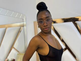 girl naked SelenaHadid