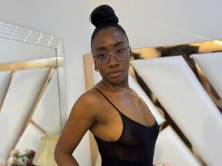 naked cam girl fingering pussy SelenaRoas