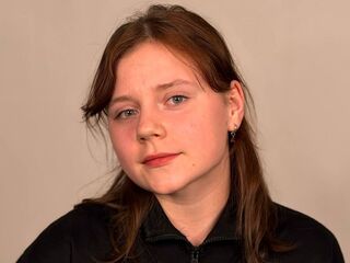 hot cam girl fingering shaved pussy TonaBurgard